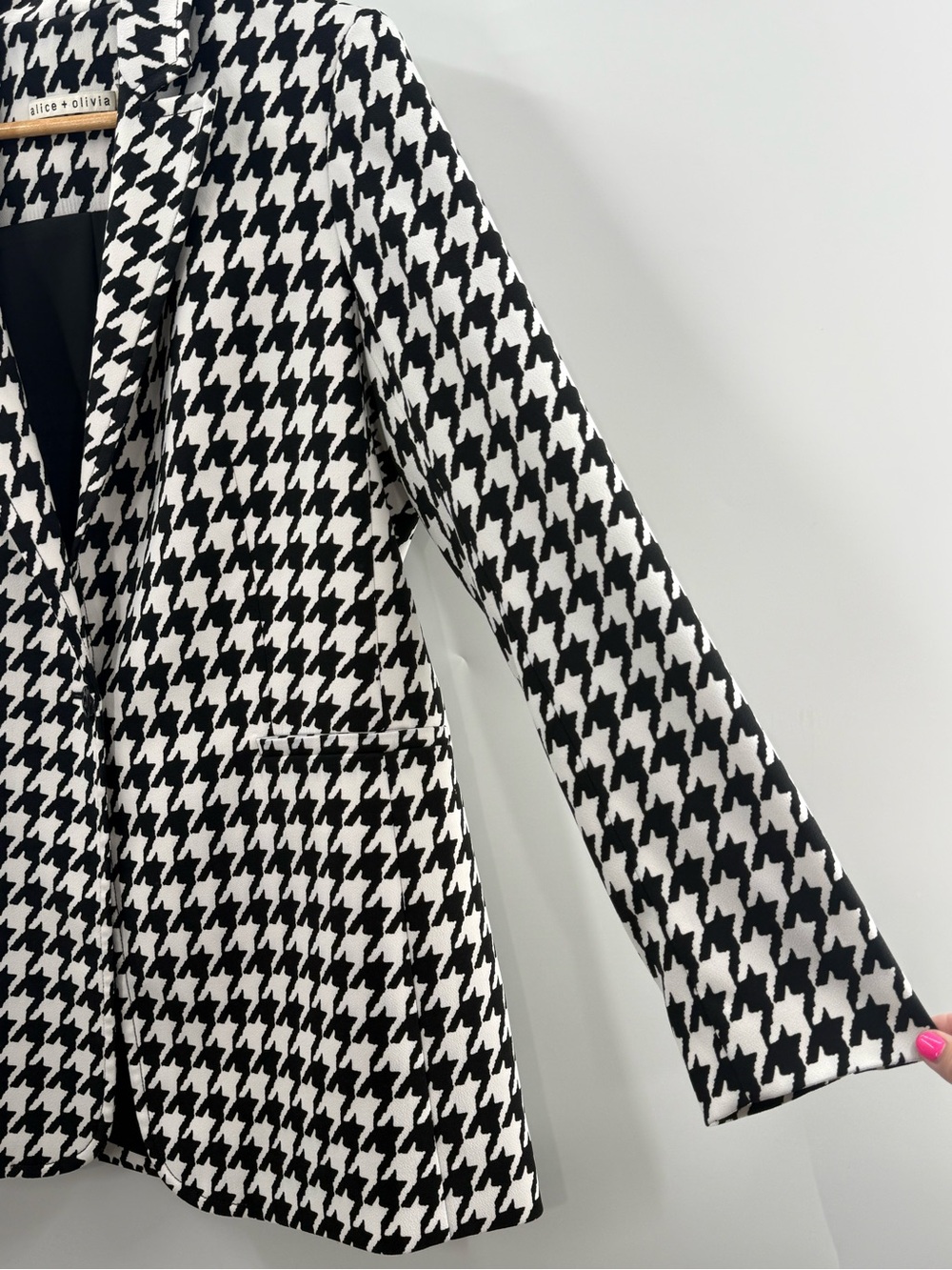 Alice + Olivia Breann Long Fitted Houndstooth Single Button Classic Blazer 10 - Picture 6 of 16